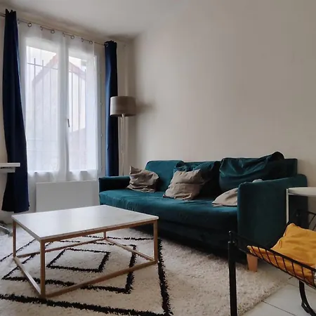 Holiday home Modern 1 Bedroom Near The Metro.