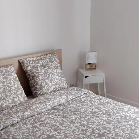 Modern 1 Bedroom Near The Metro. Holiday home *