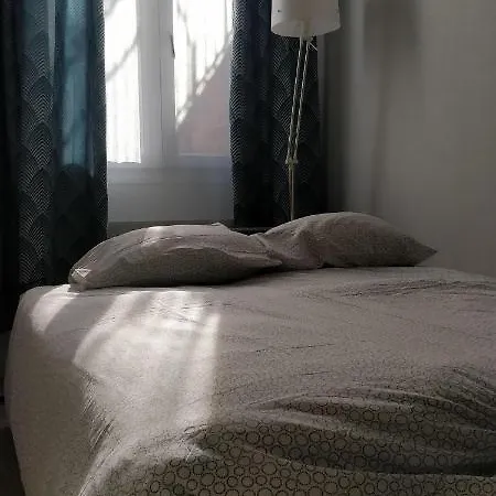 Modern 1 Bedroom Near The Metro. *