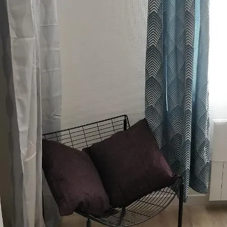 Modern 1 Bedroom Near The Metro. Holiday home