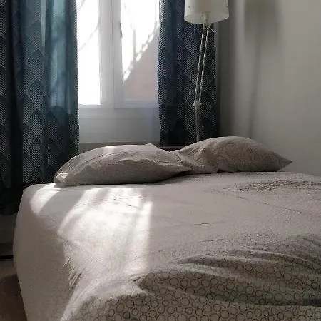 Holiday home Modern 1 Bedroom Near The Metro. *