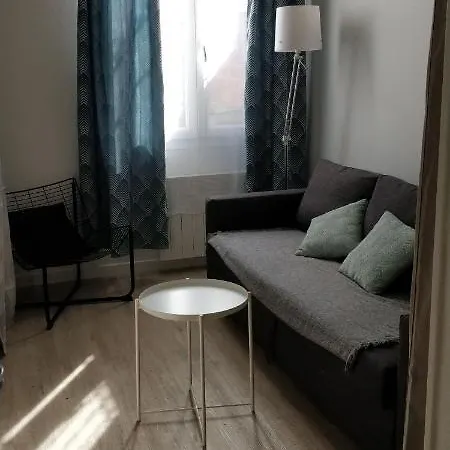 Modern 1 Bedroom Near The Metro. *