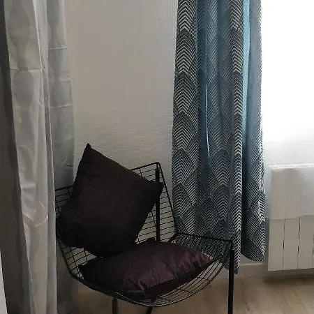 Modern 1 Bedroom Near The Metro.