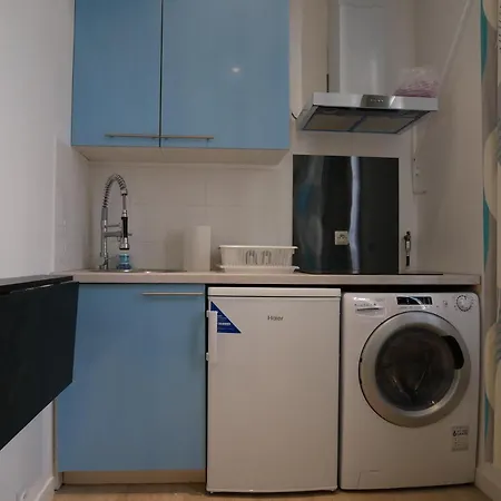 Modern 1 Bedroom Near The Metro. Holiday home
