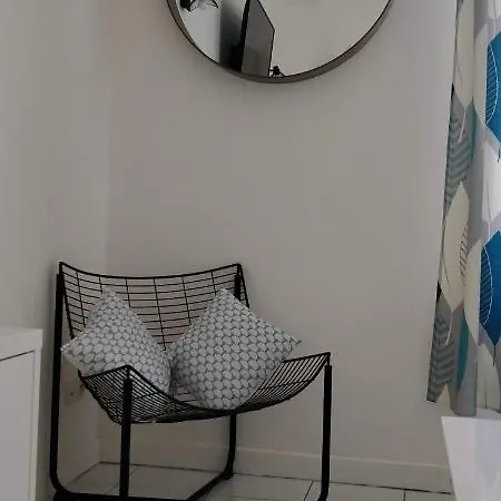 Modern 1 Bedroom Near The Metro. Holiday home *