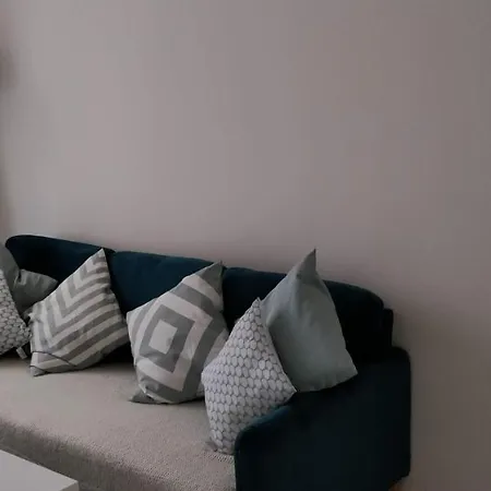Modern 1 Bedroom Near The Metro. Holiday home *